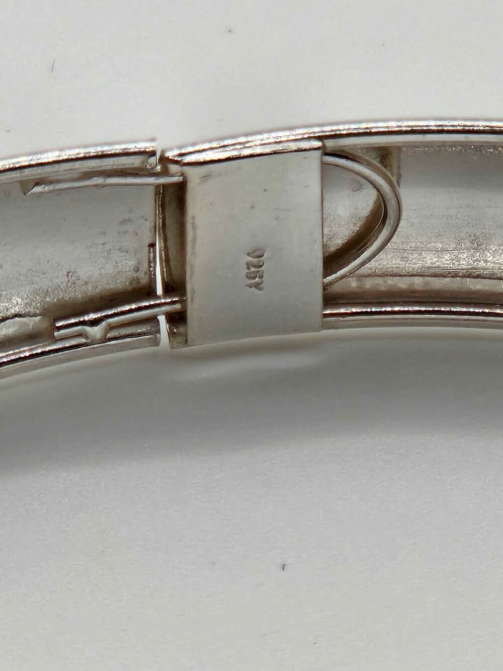.925 Sterling Silver Bangle - 5.4g (Diamond-Cut Texture) - Picture 2 of 2